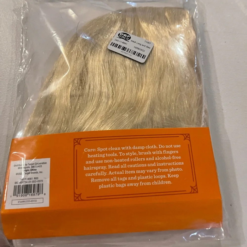 Adult long & sleek blonde wig, one size fits most Hyde‎ and Eek! NWT